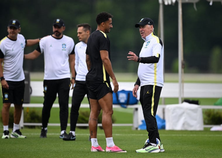 Ancelotti deve promover Danilo na lateral-direita