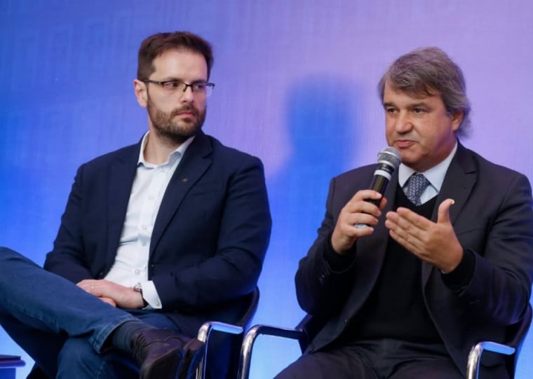Flávio Obino Filho (à direita) criticou duramente o momento do debate