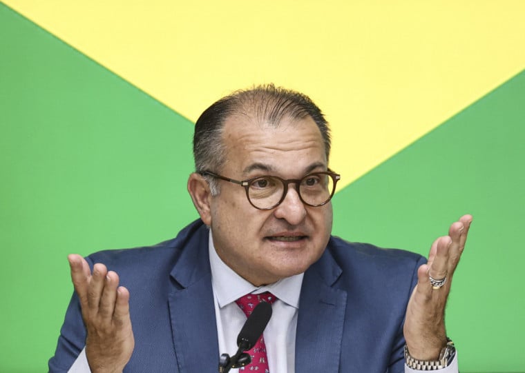 Ideia &eacute; contratar os estudos para confirmar a melhor alternativa, diz Santoro