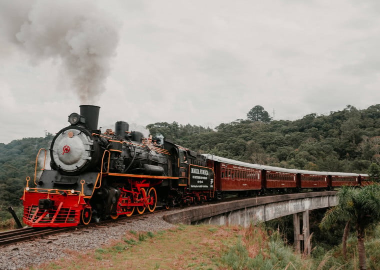 Passeio de Maria Fumaça, que engloba as cidades de Garibaldi e de Carlos Barbosa, é um dos prediletos pelos visitantes da cidade