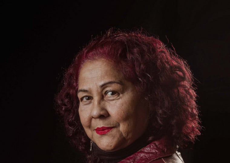 Cantora, compositora e produtora porto-alegrense, a "Velha Guerreira" tem trajetória também consolidada como professora, empreendedora e ativista