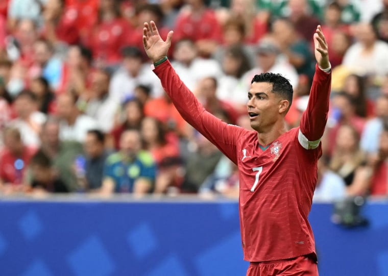 Atacante também se tornou o maior artilheiro de sua seleção, superando Eusébio 