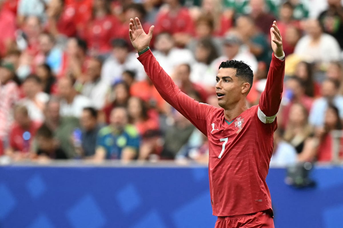 CR7 faz dois gols, se torna primeiro a marcar em seis copas e Portugal goleia Uzbequistão