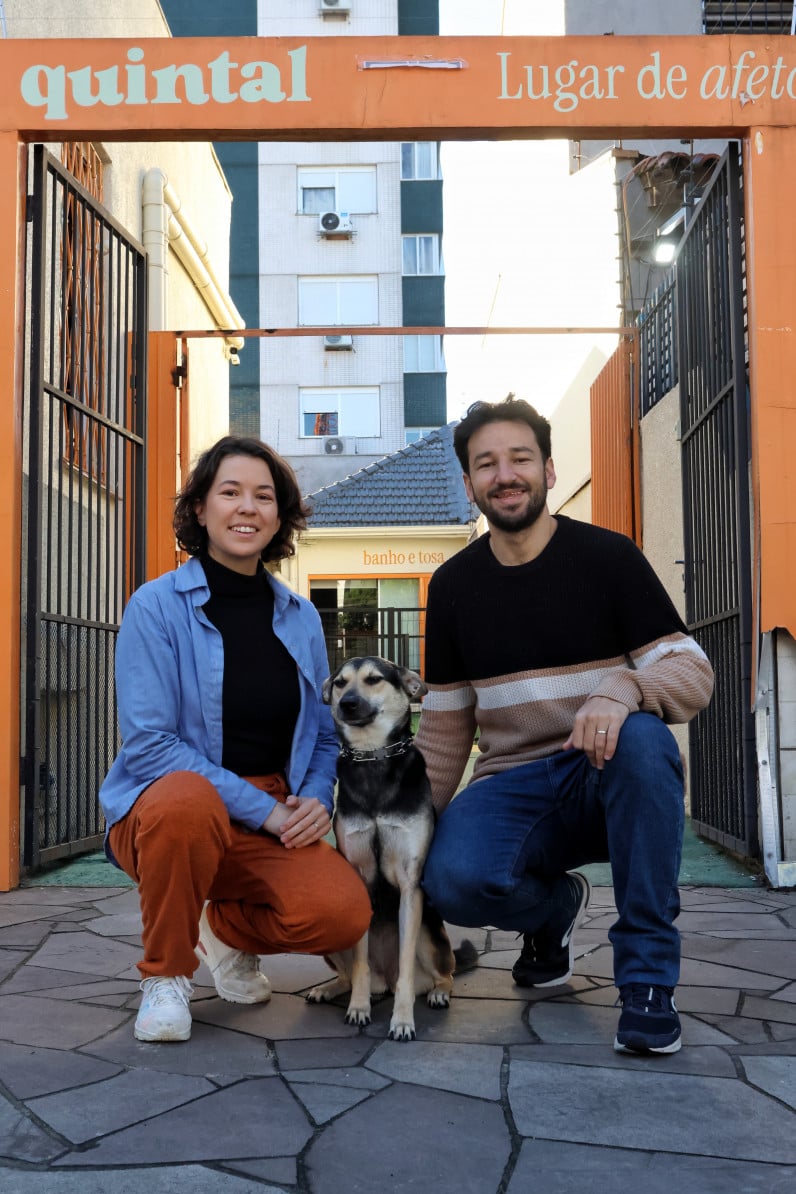 Leticia Kapper e Guilherme Meyer Oliveira, empreendedores &agrave; frente Quintal Pet Shop<br />Foto: Dani Barcellos/Especial/JC