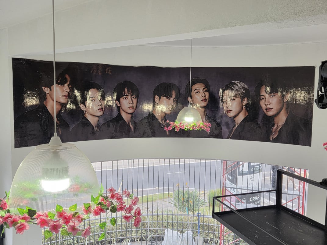 Elementos da cultura coreana, como o k-pop e os k-dramas foram implementados ap&oacute;s a observa&ccedil;&atilde;o dos gostos de clientes | Manuela Cassano/Especial/JC
