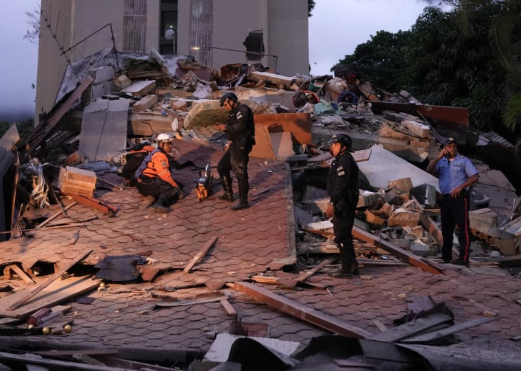 O tremor teve uma profundidade de 13 quilômetros (8 milhas)