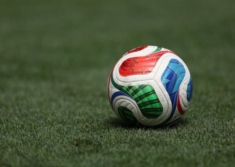 Conforme a Adidas, a bola conta com tecnologia sem costura e construção termosselada