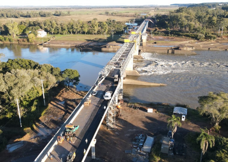 Liberação da Ponte do Fandango encerra meses de travessia por balsa e deve normalizar o fluxo de veículos entre as duas margens do Rio Jacuí