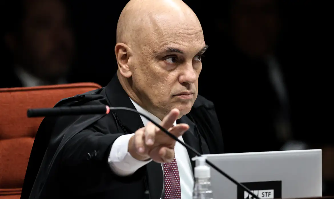 Ministro disse que o ex-presidente pode ter cometido uma falta grave no cumprimento da prisão domiciliar
