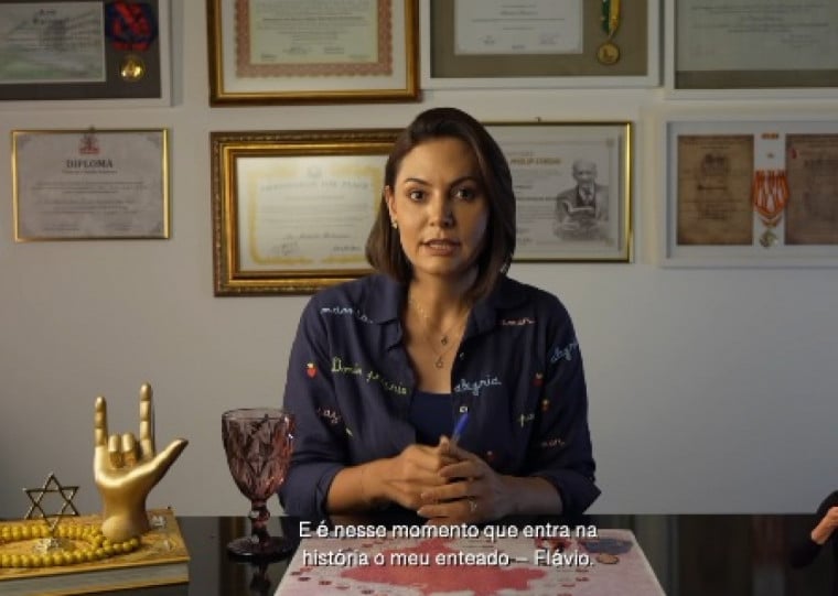 Em vídeo publicado no seu perfil do Instagram, Michelle disse que considera ter sido "apunhalada" pelo enteado