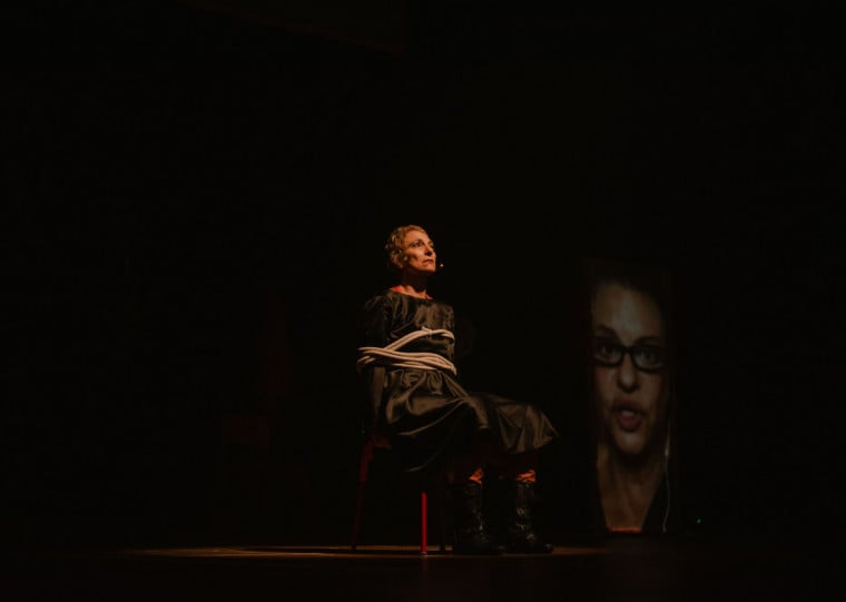 Confessionário - Relatos de Casa, com Deborah Finocchiaro