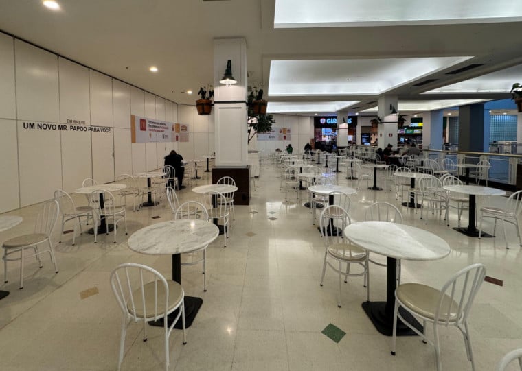 Unidade do McDonald's na pra&ccedil;a de alimenta&ccedil;&atilde;o do Praia fechou para ser modernizada 
