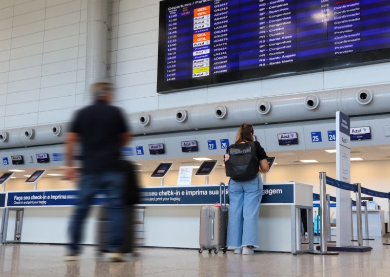 O movimento acompanha a queda do dólar, que torna as viagens internacionais mais baratas
