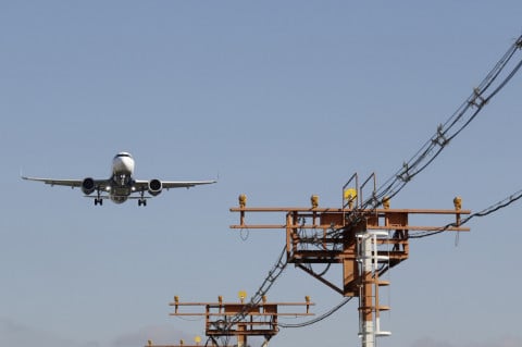 Tributação das passagens pode reduzir capacidade de carga aérea, alerta IATA