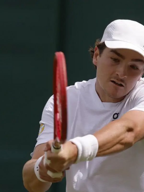 João Fonseca estreia em Wimbledon com 3 a 0 sobre Bautista Agut