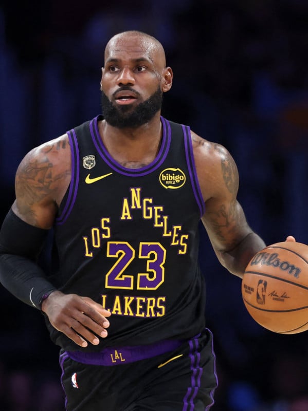Lakers se despedem de LeBron James após oito temporadas: 'Sempre será parte da nossa família'