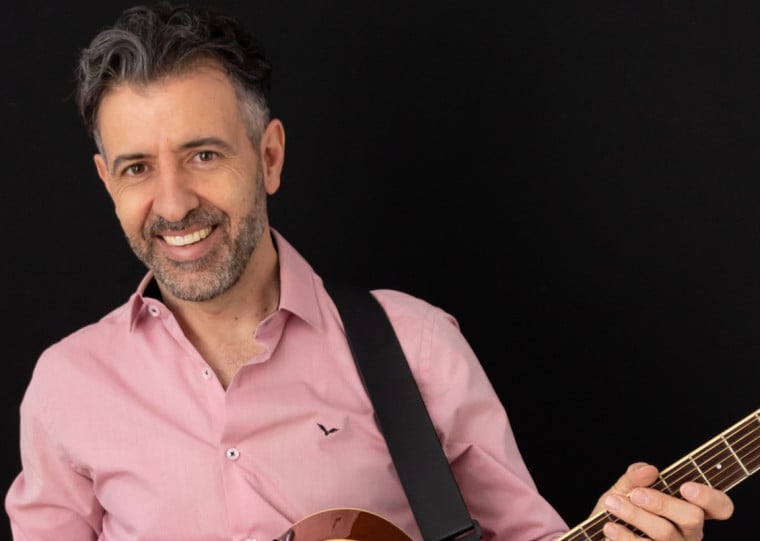 Show do cantor e violonista integra o projeto 'Musical Évora', iniciativa que promove shows semanais gratuitos