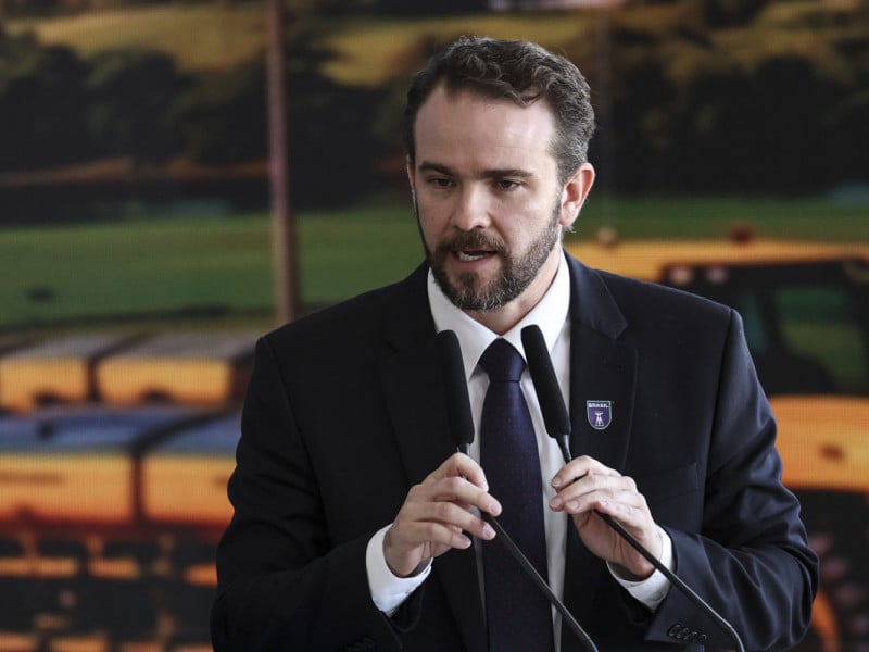 Durigan diz que tarifaço 'é absurdo', mas que o Brasil seguirá negociando com os EUA