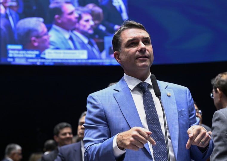 Flávio terá 4min20s de propaganda em cada bloco do programa eleitoral de 12min30 na TV e rádio