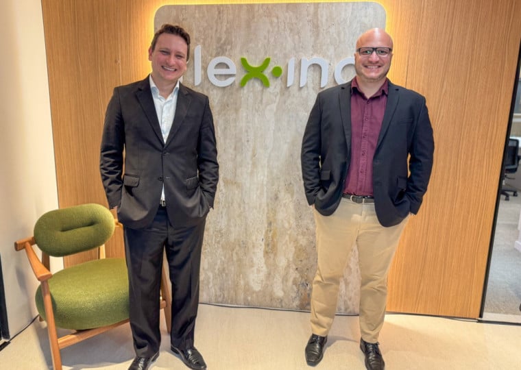 Os sócios da Flex Construtora e Incorporadora, Matheus Oliveira (à esq.) e Felipe Jacques, inauguram escritório em Porto Alegre