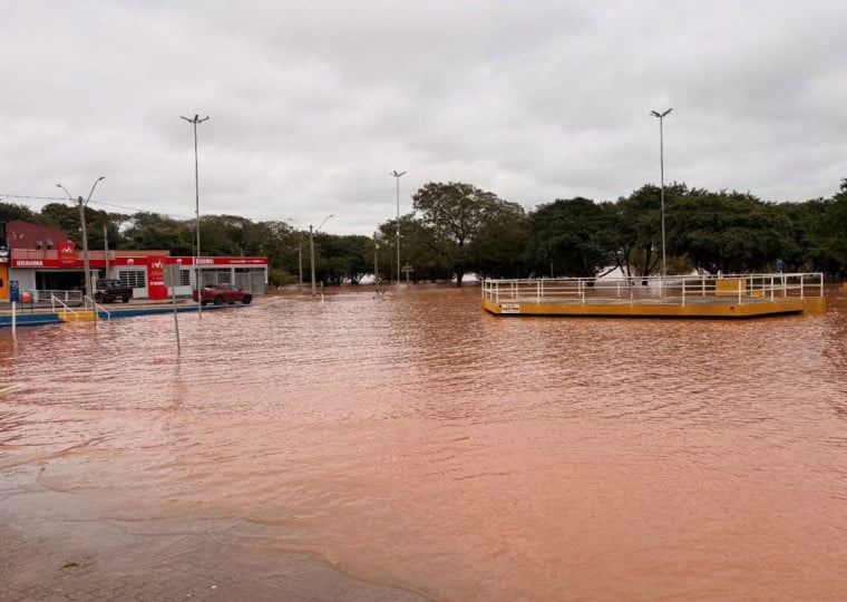 Às 5h45min desta quinta-feira (2), o rio chegou a 9,02m. SBS informou que tendência é de estabilização nas próximas horas