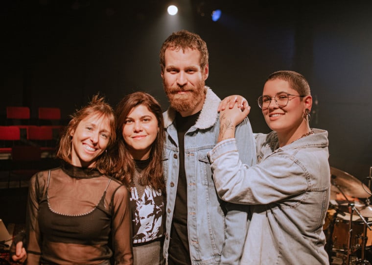 As Aventuras apresentam faixas de disco novo no Fruto Coletivo