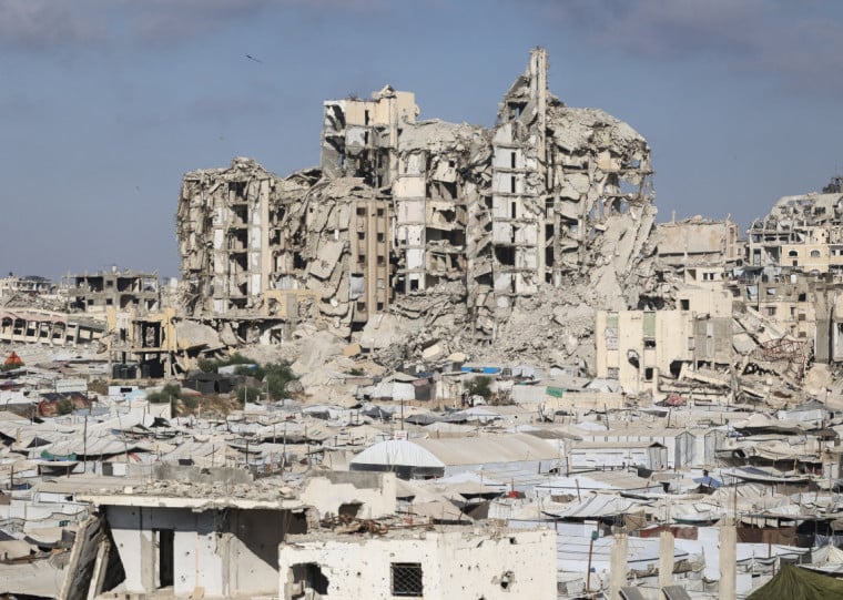 Maioria dos 2 milhões de palestinos vivem em tendas em meio às ruinas