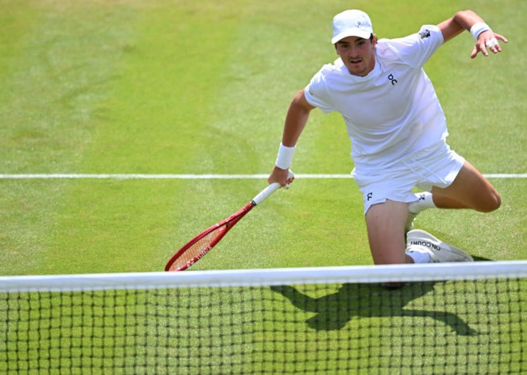 Derrota na terceira rodada iguala desempenho de João Fonseca em Wimbledon de 2025 