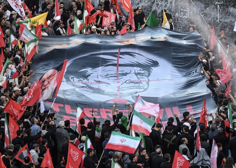 Rituais f&uacute;nebres em homenagem a aiatol&aacute; Ali Khamenei tiveram amea&ccedil;as aos EUA e a Donald Trump