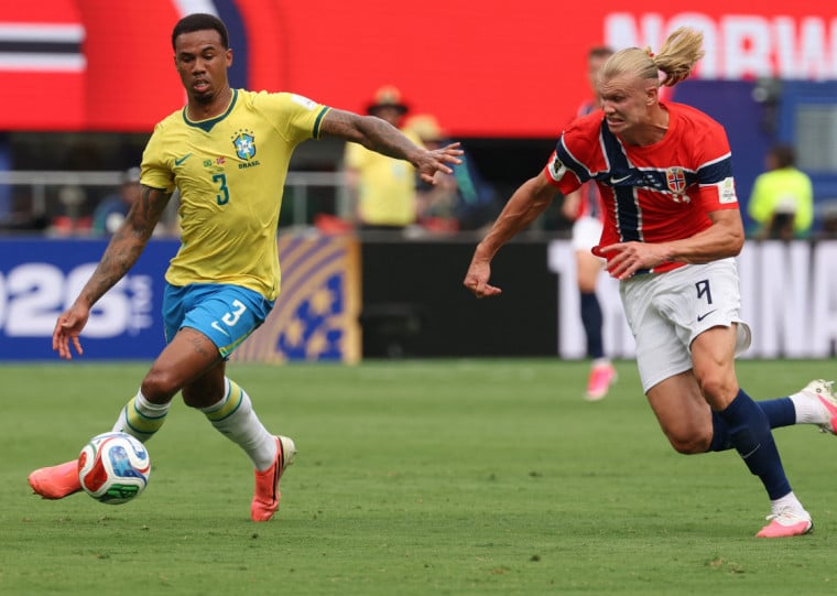 Haaland foi o autor dos dois gols noruegueses