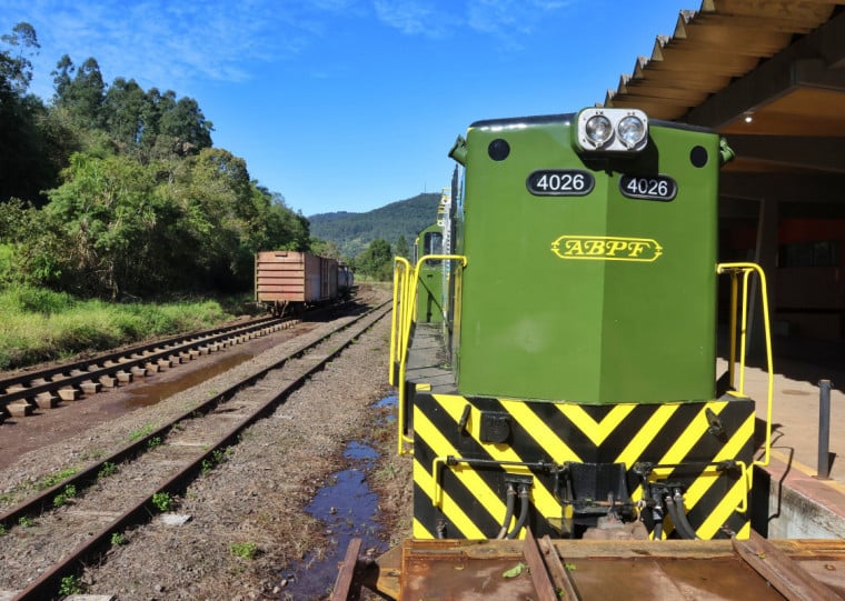 Locomotiva G-8, fabricada nos Estados Unidos nos anos 1960, foi restaurada entre 2022 e 2023 especialmente para operar no Trem dos Vales