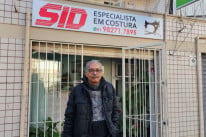 Sidnei Lima de Souza, 73 anos, está à frente da Sid Costuras no bairro Rio Branco
