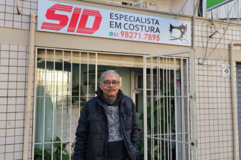 Sidnei Lima de Souza, 73 anos, está à frente da Sid Costuras no bairro Rio Branco