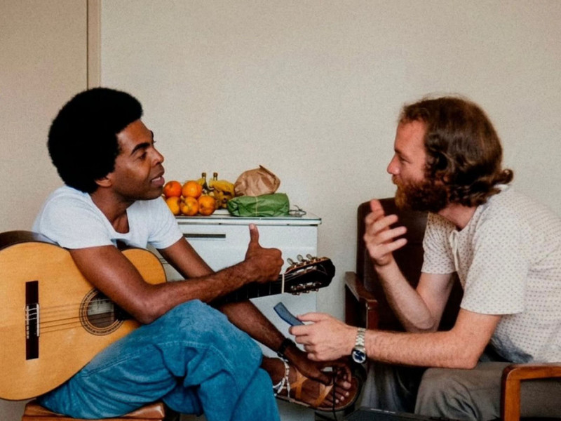 Juarez Fonseca assina livro que reúne mais de 50 anos de entrevistas com Gilberto Gil
