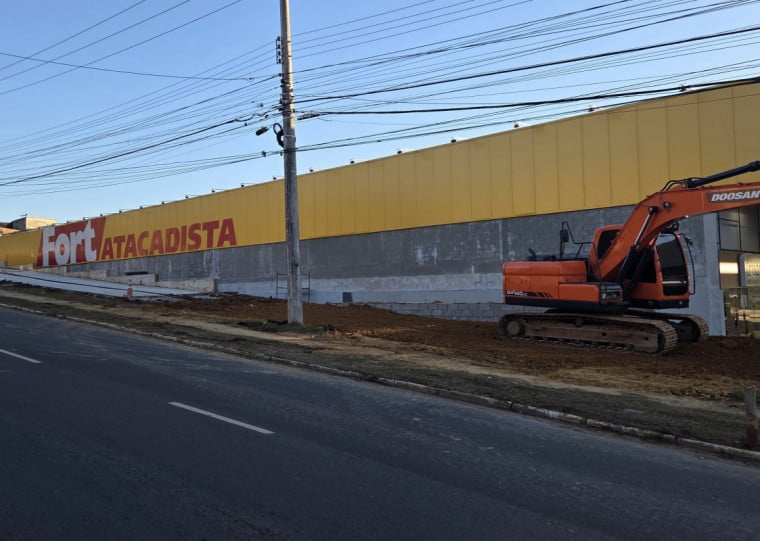 Megaloja fica na avenida Manoel Elias fica a poucos metros do concorrente Stok Center