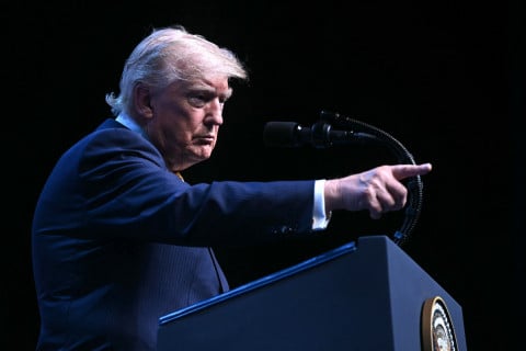 Trump elogia trabalho do ICE após órgão matar dois imigrantes em seis dias