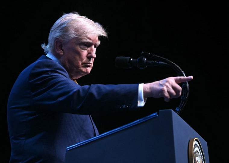 "Eles são mentirosos, há algo errado com eles. Eles são loucos", disse Trump, se referindo aos líderes iranianos