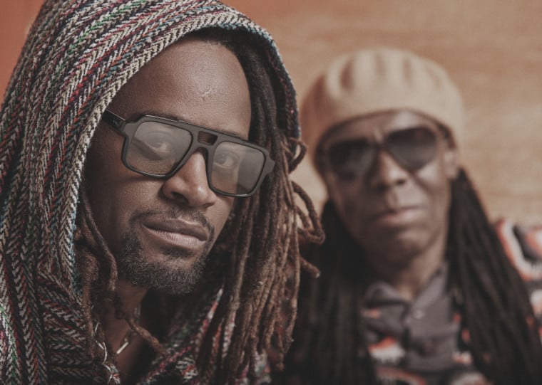 Cidade Negra, com Toni Garrido e Bino Farias, tocam sucessos do grupo em Porto Alegre