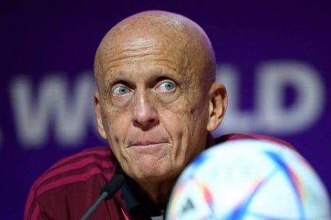 'Não somos influenciados por ninguém', diz diretor de arbitragem da Fifa