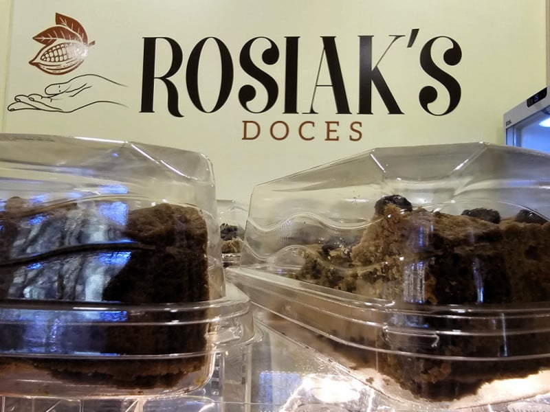 Dispon&iacute;veis nos recheios de Nutella e Ferrero Rocher, as fatias de cookie fazem sucesso na loja<br />Foto: Gustavo Marchant/Especial/JC