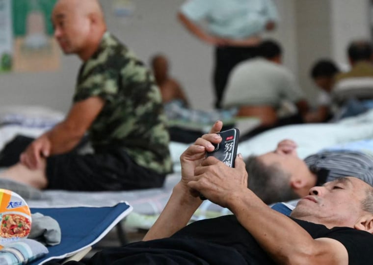 Tufão tocou a terra na cidade costeira de Taizhou, onde 2 milhões de pessoas foram retiradas pelas autoridades