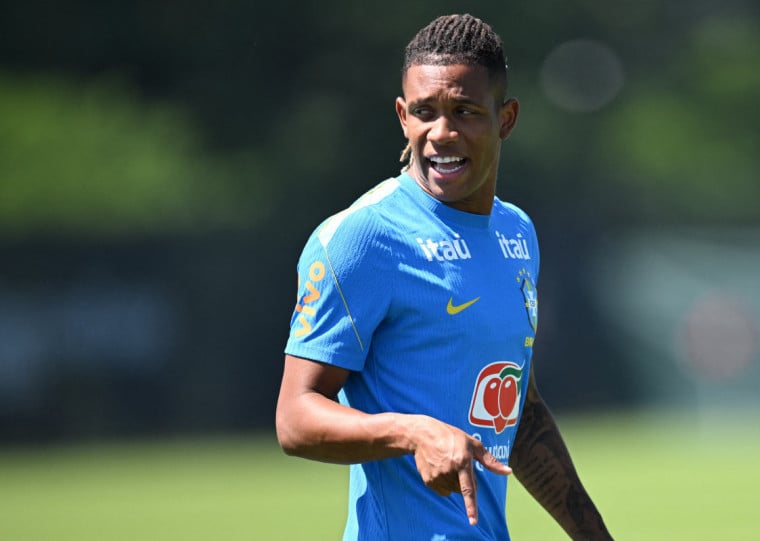 Meio-campista integrou o grupo da seleção brasileira na Copa do Mundo