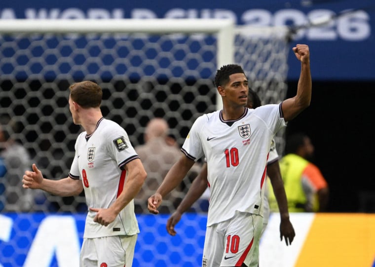 Jude Bellingham brilhou e marcou os dois gols da vit&oacute;ria inglesa