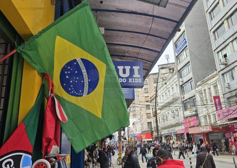 Queda da seleção nas oitavas deixou produtos temáticos sem saída nas lojas do Centro