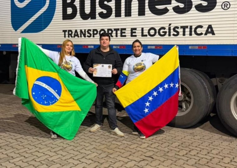 Luisiana (d), que preside associa&ccedil;&atilde;o de imigrantes venezuelanos, conseguiu o aux&iacute;lio de uma empresa local para envio de donativos | Venebras/Divulga&ccedil;&atilde;o/Cidades