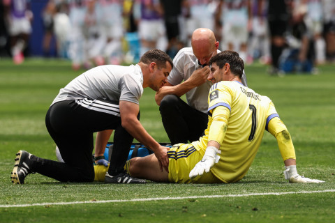 Real Madrid descarta problema grave em Courtois após lesão na Copa do Mundo