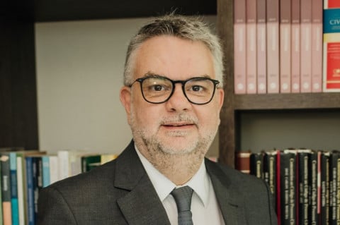 6X1: questão constitucional ou negocial?