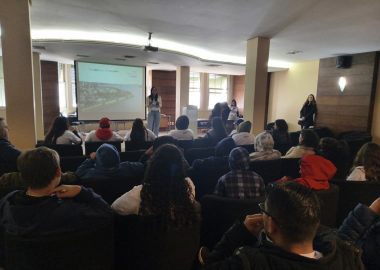 Alunos do 6º e 7º ano das escolas municipais Migrantes e Antonio Giudice participaram do Grande Quiz - Minha Cidade tem um Porto Alegre