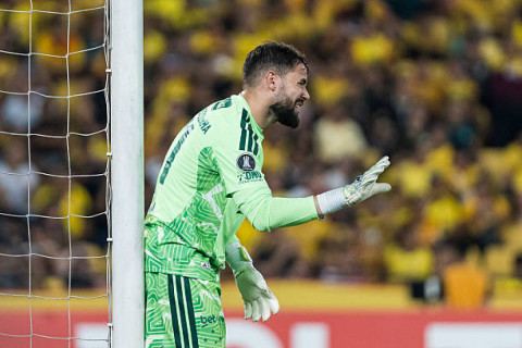Em meio a problemas financeiros, Inter busca opções para reforçar elenco de Paulo Pezzolano