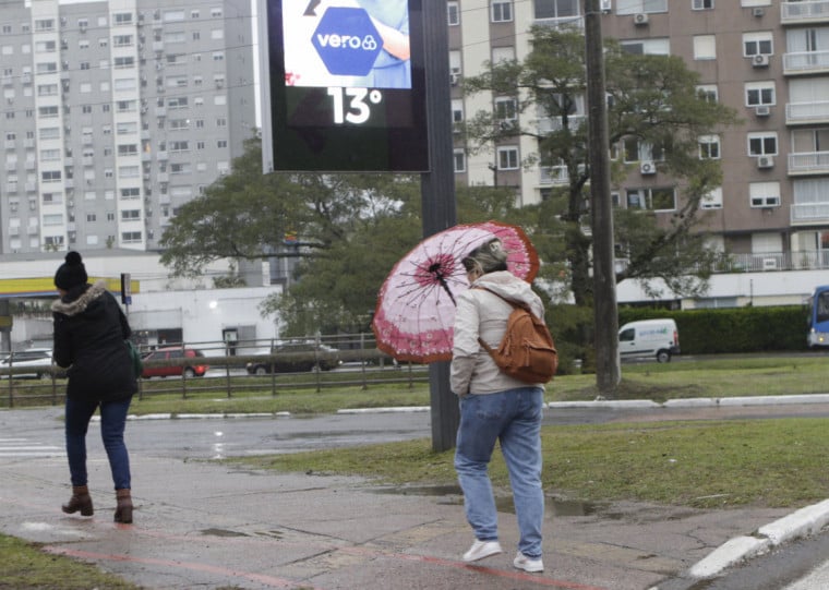 Formação do ciclone bomba traz risco de chuva forte a torrencial, granizo e alta incidência de raios